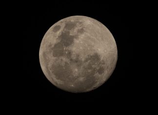 Capture October’s Supermoon with Nikon Z8 Nikon Z8 | October Super Moon